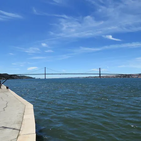 Tejo House River Lisbon Αλμάδα