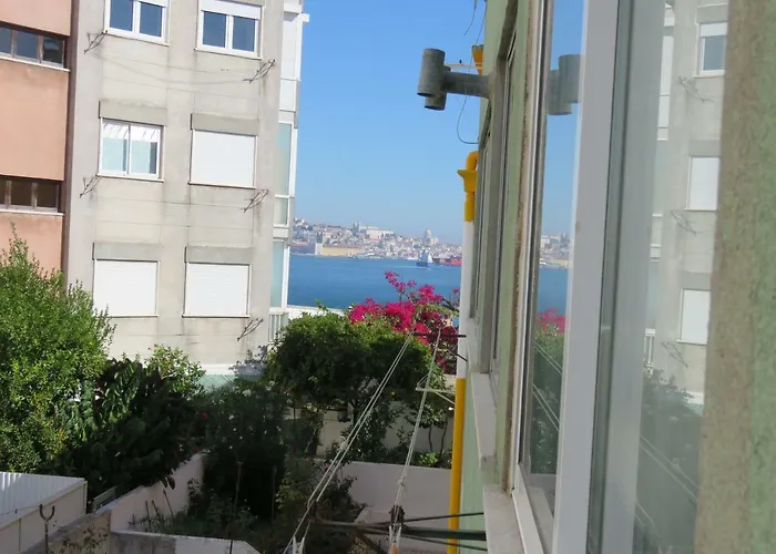 Tejo House River Lisbon * Almada