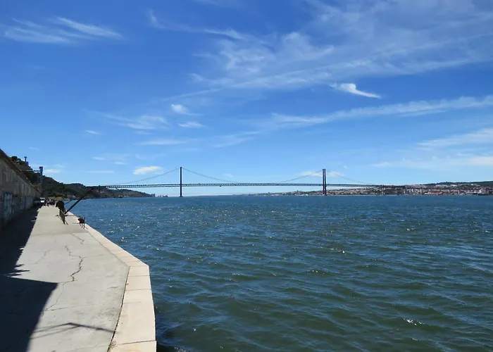 Tejo House River Lisbon Almada