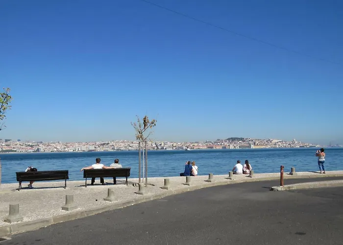 Tejo House River Lisbon * Almada