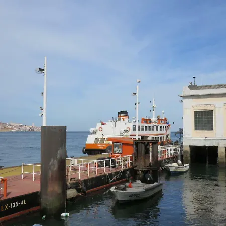 Tejo House River Lisbon