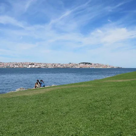 Tejo House River Lisbon Almada