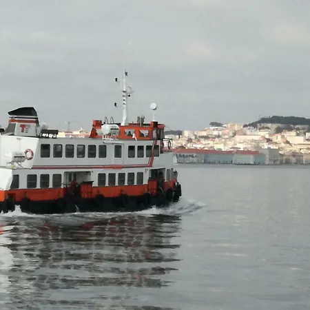 Tejo House River Lisbon Apartment Almada